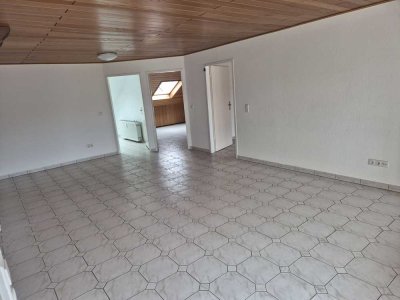 Geräumige 4-Zimmer Dachgeschosswohnung mit Balkon in Freigericht