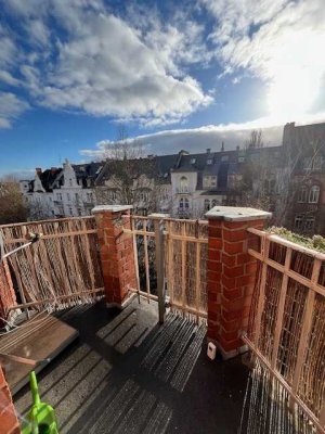 Dachgeschoss, 3 Zimmer + Balkon, Rheingauviertel-Altbauwohnung
