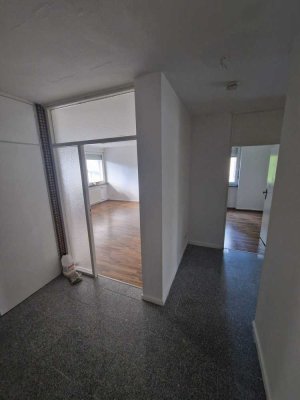 Geschmackvolle 4-Zimmer-Wohnung mit Balkon in Frankfurt am Main