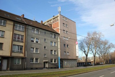 Wohnen auf der Schalker Meile: Gut geschnittene, sehr helle 2,5 Raum-Etagenwohnung mit Balkon