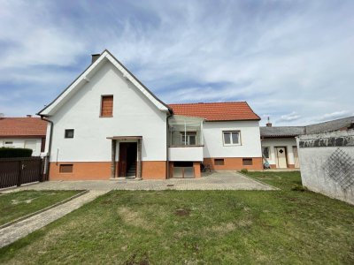 GEPFLEGTES EINFAMILIEN-HAUS MIT GARTEN UND GARAGE - RUHELAGE!