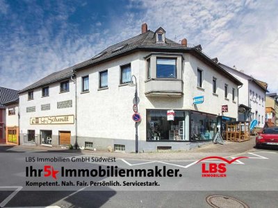 Wohn- Geschäftshaus, oder 4 - Parteien - Haus - machen Sie was draus !