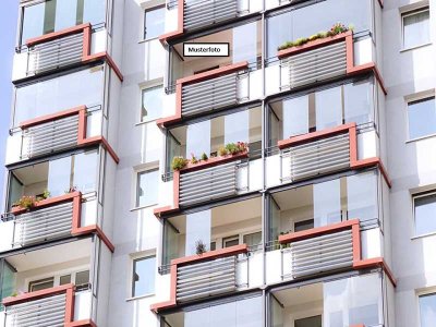 Provisionsfrei Dachgeschosswohnung in 28779 Bremen, Kapitän-Dallmann-Str.