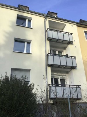 Perfekt für uns: 2-Zimmer-Stadtwohnung mit Balkon ins Grüne!