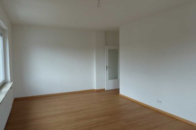 Helle 3-Zimmer-Wohnung, grundsaniert mit separatem Raum (Home-Office / Gästezimmer)