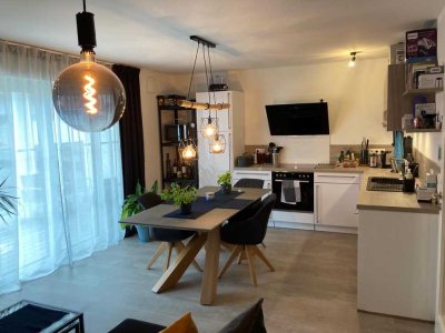 Neuwertige 2-Zimmer-EG-Wohnung mit Garten Lademöglichkeit für E-Auto u. Einbauküche KfW55