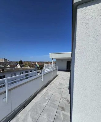 Attraktive Penthousewohnung mit großer Dachterasse und Blick auf die Skylines von Frankfurt