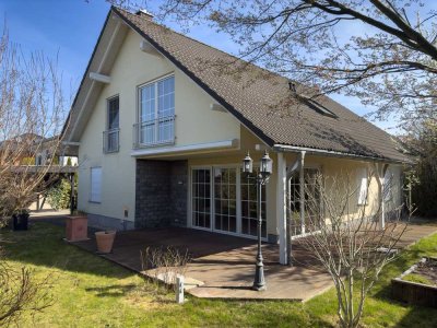 Einfamilienhaus mit Kamin, Terrasse und Carport – stadtnah und ruhig