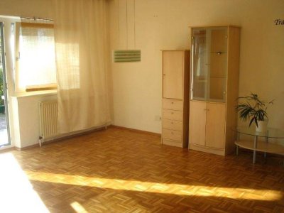 Telfs: Sonnige, geräumige Großgarconniere mit Terrasse, Keller und TGAAP!