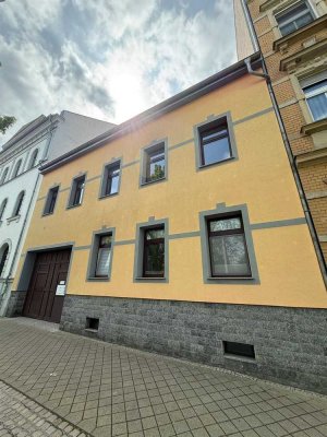 Große 4-Zimmer Wohnung mit Laminat und Garage in guter Lage