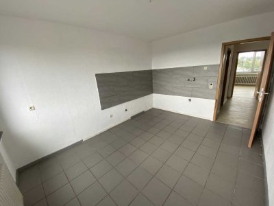 Modernisierte 2-Raum-Wohnung plus großer Wohnküche und Balkon in Duisburg