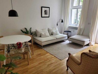 Max. 2 Jahre: sanierter Altbau, 2-Zimmer, teilmöbliert, Zentrum v. Neukölln