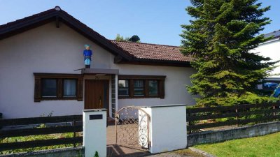 Kleiner Atrium-Bungalow in Spielstraße in Waldperlach