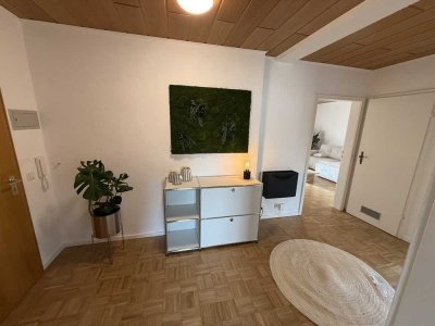 Erstbezug nach Sanierung: Möblierte exklusive 2-Zimmer-Wohnung mit Einbauküche und Balkon