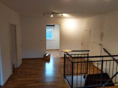 ab sofort: gemütliche 2,5ZKB Wohnung