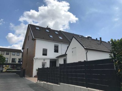 Geräumiges und gepflegtes Eckhaus mit EBK und Stellplatz