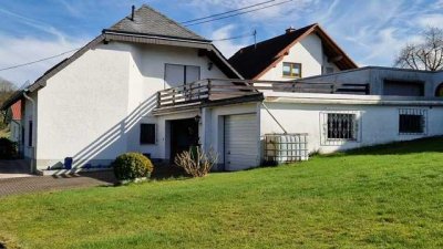 Einfamilienhaus - DG zum Ausbau vorbereitet - auf 978 m² Grundstück (Bauplatz) mit 3 Garagen in Nied