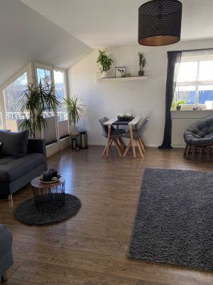 Binnerfeld: Schöne 2-Zimmer-DG-Wohnung mit Balkon und Einbauküche in Arnsberg