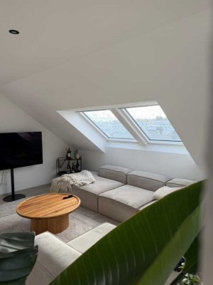 Neubau mit Balkon und EBK: Exklusive 4,5-Raum-Maisonette-Wohnung mit lux. Innenausstattung