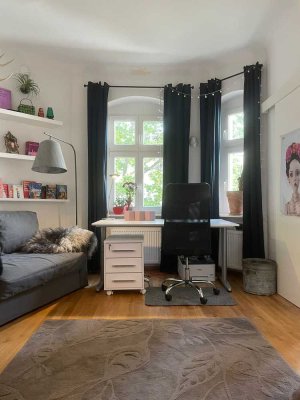 FRIEDENAU Vollmöblierte 1-Raum-Altbauwohnung mit Wohnküche und Duschbad