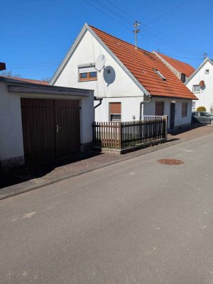 Wunderschöner Rohdiamant mit Garage, Stellplatz und Garten