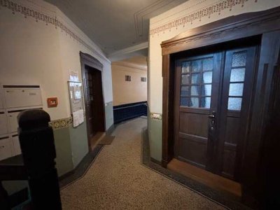 * TOP gepflegte ETW * frei ab 01.11.2025 * 2 Zimmer * Küche/Bad mit Fenster * Wanne * Stuck *