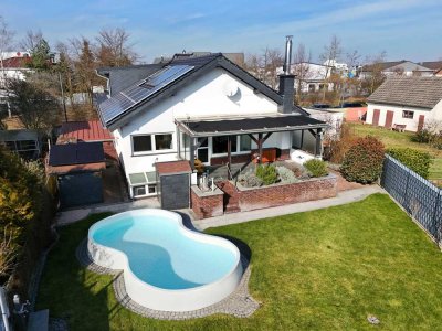 Modernisiertes Einfamilienhaus mit Garten, Pool & Sauna