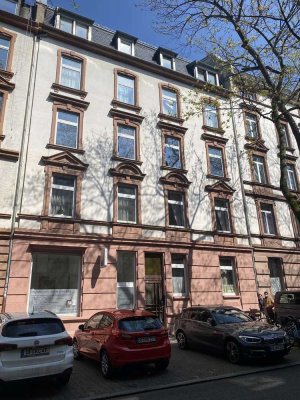 TRAUM-LAGE IM NORDEND: Gut geschnittene 3 Zimmer Altbauwohnung  mit Balkon und Gartenanteil
