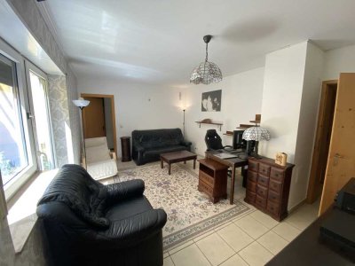 Gepflegte 2-Zimmer-Kellerwohnung mit Gartenausgang und Einbauküche in Heidesheim