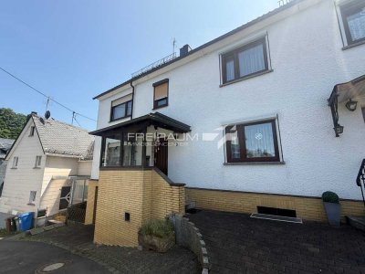 FREIRAUM4 +++ Renovierungsbedürftige Doppelhaushälfte mit Garage in Niederfischbach