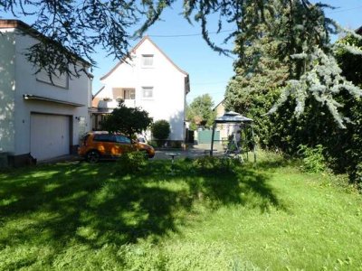 Mehrfamilienhaus mit Nebengebäude
