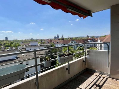 Helle 3-Zimmerwohnung mit traumhaften Ausblick, großem Balkon, EBK und TG-Stellplatz