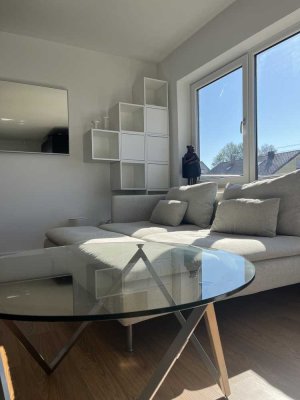 Exklusiv möblierte, modernisierte 2-Zi Wohnung mit Balkon in Warmbronn