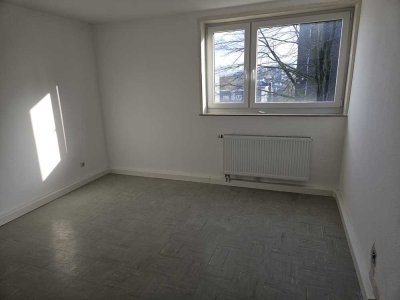 590 € - 85 m² - 3.0 Zi.