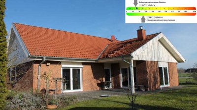 Neuwertiger Bungalow auf großzügigem Grundstück mit weiterer Ausbaureserve!!!