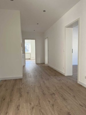 Neu renovierte 4 Zimmer ETW im 1.OG mit großem Südbalkon in DA-Mitte