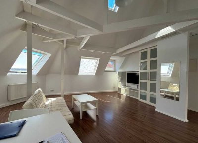 Helle und moderne Dachgeschosswohnung im Herzen der Kölner Südstadt!