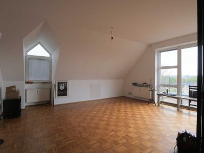 Senioren Aufgepasst !
Gemütliche 2 Zimmer-Wohnung mit Balkon.
