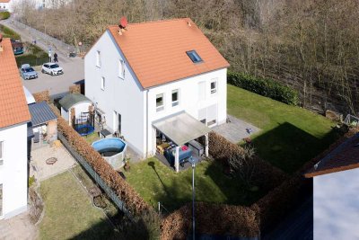 Moderne Doppelhaushälfte mit besonderer Wohnqualität in naturnaher Lage am Köpenicker Forst