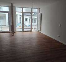 Erstbezug nach Sanierung mit Einbauküche und Balkon: exklusive 1-Zimmer-Wohnung in Taunusstein