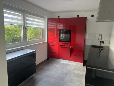 Modernisierte 3,5 Zimmer Wohnung mit Balkon , Garage, Einbauküche