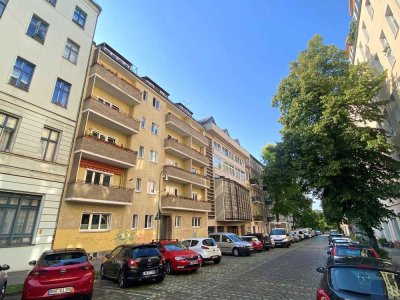 Bezugsfrei! Sonnig hell, ruhig gelegen mit guter Ausstattung und kompl. möbliert in Kreuzkölln