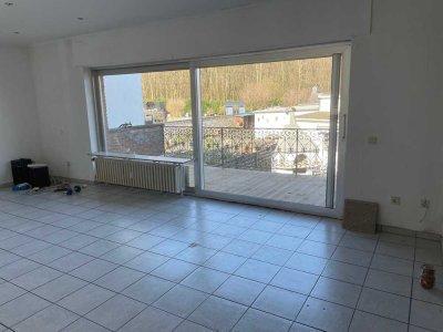 3 Zimmer Wohnung mit Blick ins Grüne, Garage und Kellerabteil