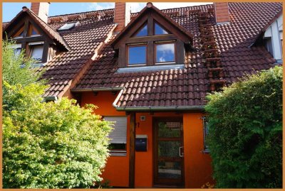 Platz für Ideen: Reihenmittelhaus mit Garten und Garage in beliebter Wohnlage von Zell a. H.