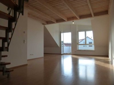 Helle, moderne 4 Zi. Maisonettewohnung mit EBK u. Balkon in Herrenberg zu vermieten.