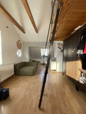 Ab 1. August: Lichtdurchflutete 1-Zimmer-Maisonette in Altstadtlage