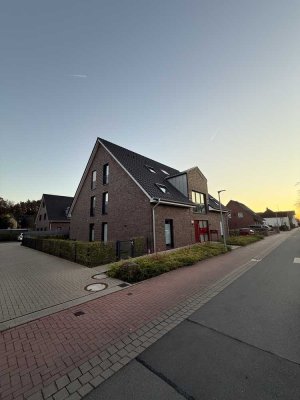 Neuwertige 3-Zimmer-Wohnung im Erdgeschoss mit Terrasse und privatem Garten