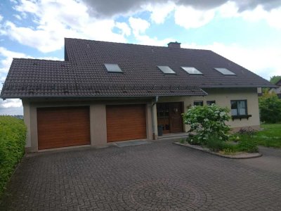 Schöne 4-Zimmer-Dachgeschosswohnung mit Balkon und EBK in Künzell