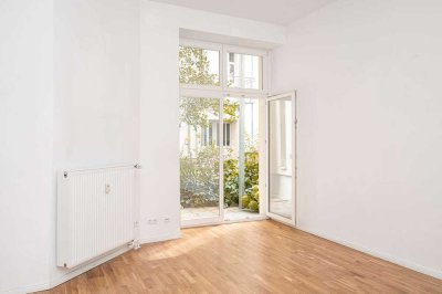 Bezugsfreie 2-Zimmer-Altbauwohnung mit Terrasse im Prenzlauer Berg