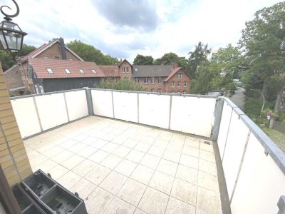 Wohnen in BS-Gliesmarode! Sehr gemütliche 2 Zi.-Dachg.-Whg. m. Einbauküche u.  großem Balkon